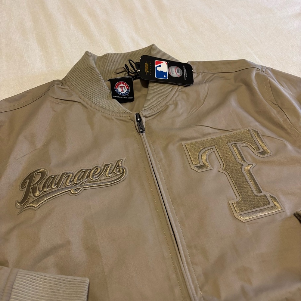 Pro Standard Texas Rangers Neutral Bomber Jacket - Picture 3 of 12